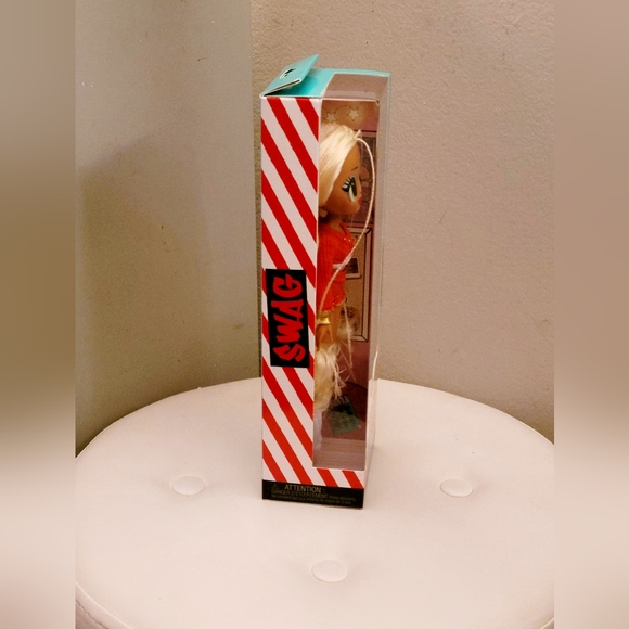 LOL OMG  lounge doll Queen Bee / Swag - Picture 2 of 8